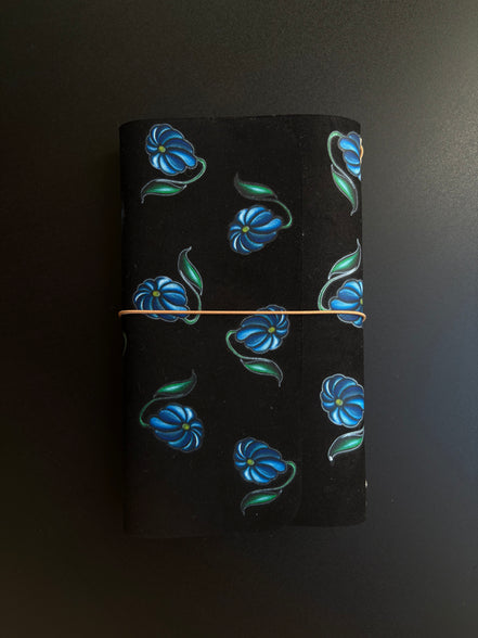 Mia Pocket "Midnight Bloom" Copriagenda