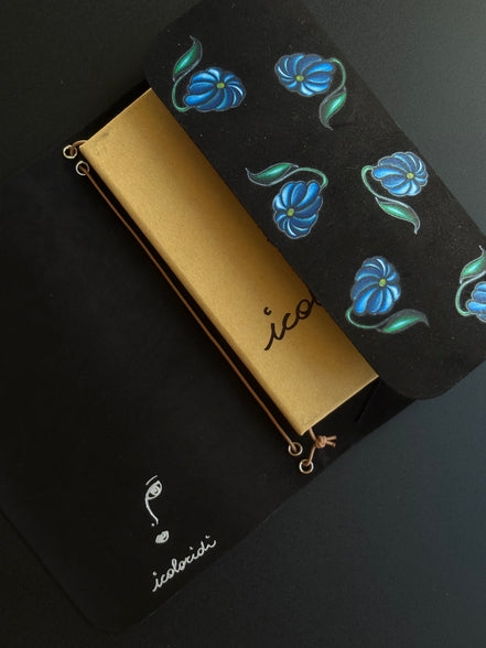 Mia Pocket "Midnight Bloom" Copriagenda